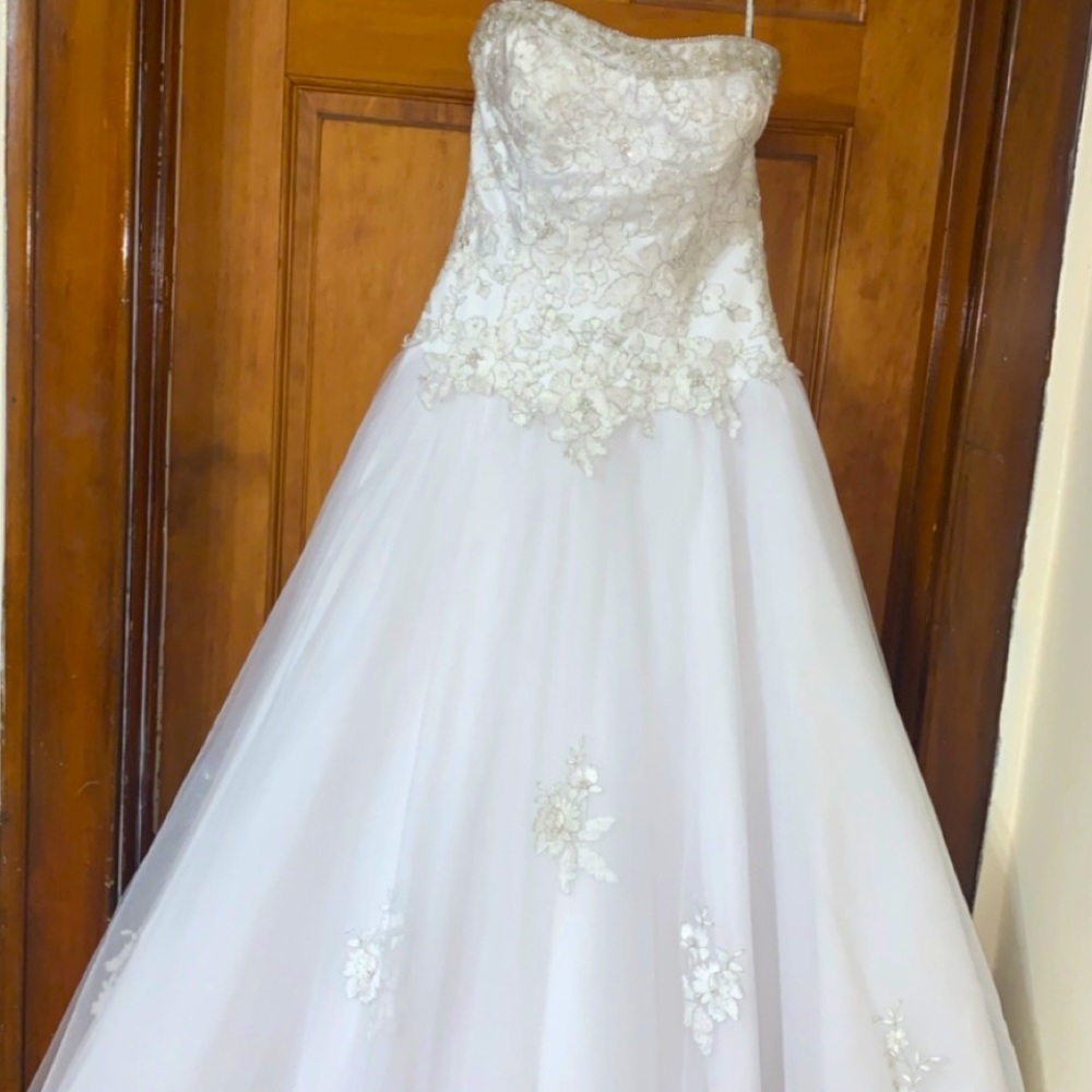 White wedding dress for sale!
